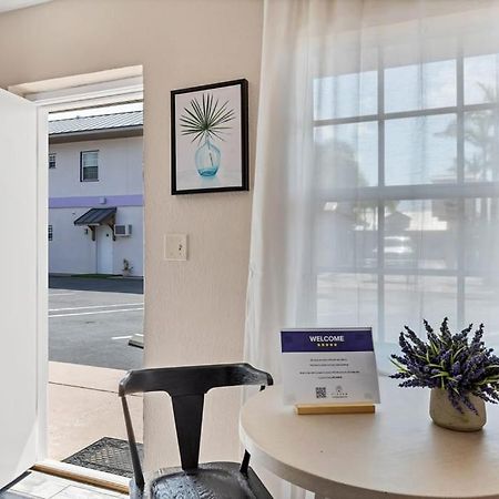 Located By The Beach 1 Bedroom With Parking And Pool 클리어워터 외부 사진