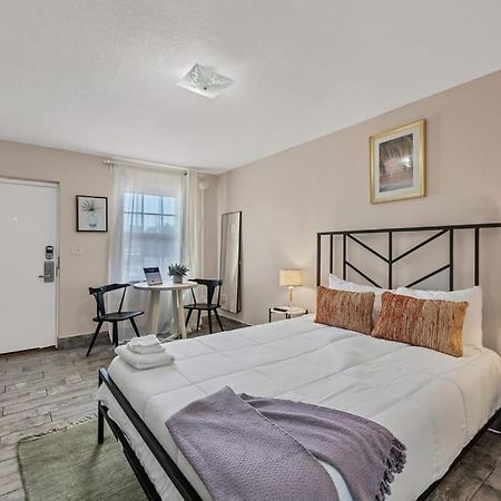 Located By The Beach 1 Bedroom With Parking And Pool 클리어워터 외부 사진
