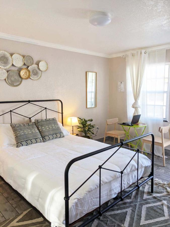 Located By The Beach 1 Bedroom With Parking And Pool 클리어워터 외부 사진