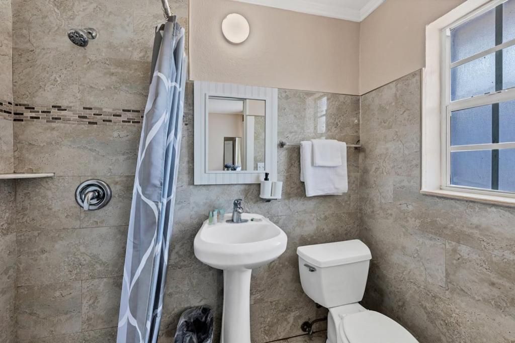 Located By The Beach 1 Bedroom With Parking And Pool 클리어워터 외부 사진