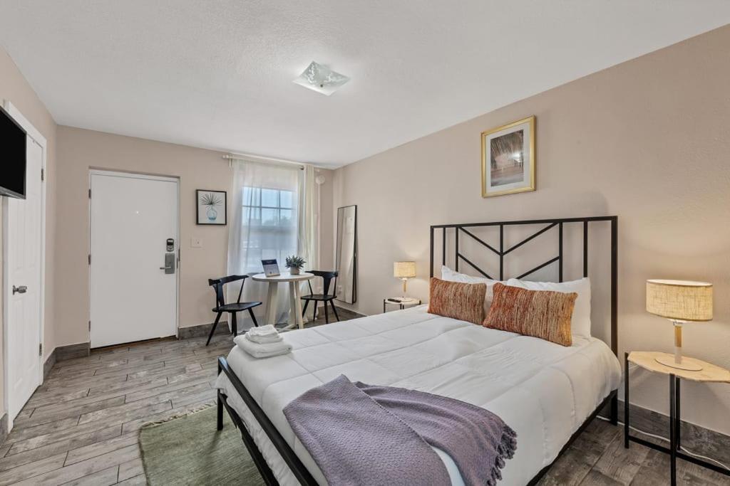 Located By The Beach 1 Bedroom With Parking And Pool 클리어워터 외부 사진