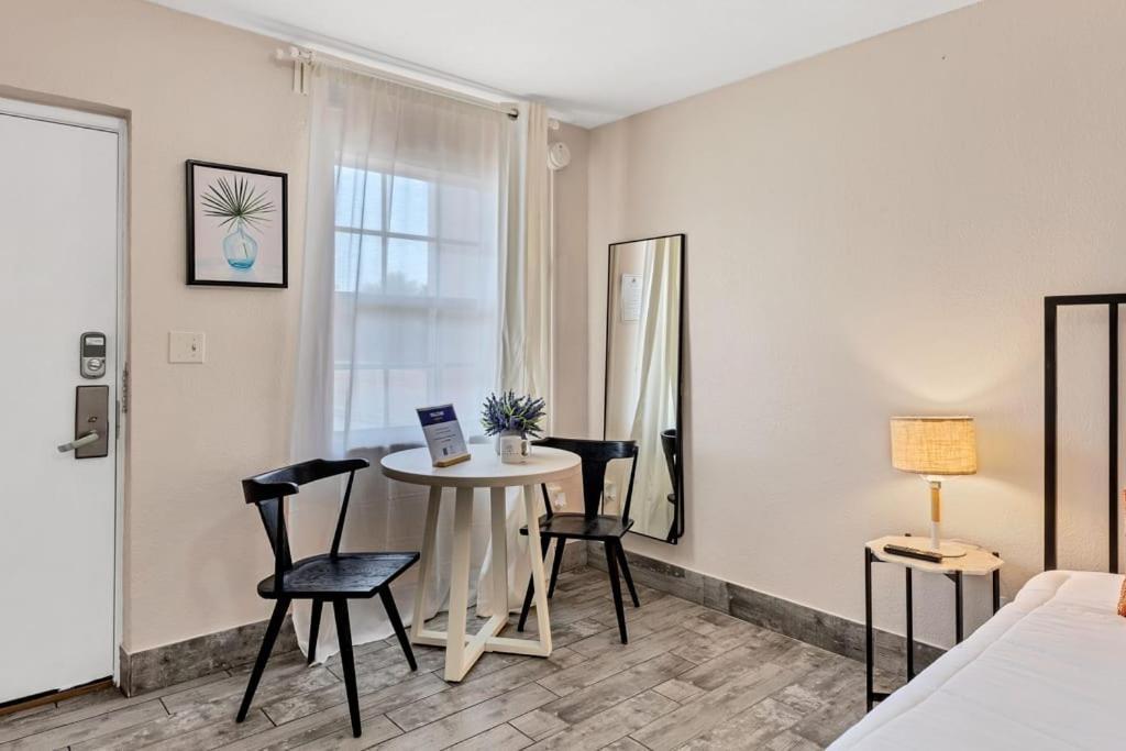 Located By The Beach 1 Bedroom With Parking And Pool 클리어워터 외부 사진